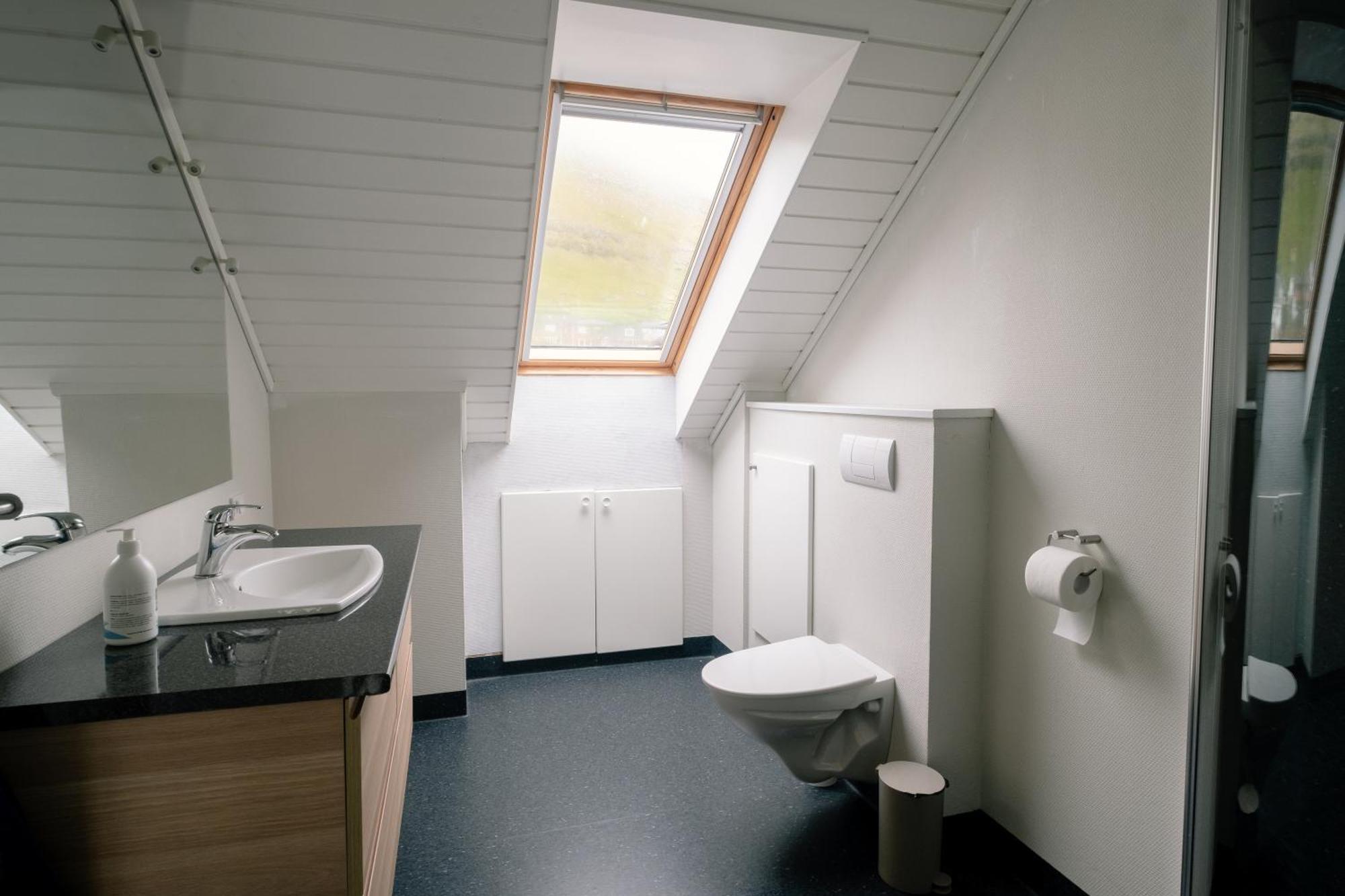 Spacious City Center Home By The Sea Klaksvík Exteriér fotografie